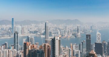 홍콩, 이제 소매 투자자를 위한 현물 암호화폐 ETF 고려 중: Bloomberg