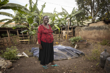 Các hộ gia đình và trang trại bò sữa gắn kết chặt chẽ ở vùng nông thôn Uganda - Native