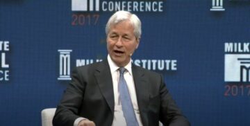 الرئيس التنفيذي لشركة JPMorgan يتحدث عن قضايا التضخم والتصنيف الائتماني في الولايات المتحدة