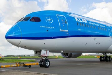 سيتعين على شركة KLM قطع 17 رحلة يومية بعد تقليص حجم مطار أمستردام شيبول