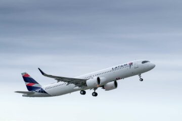 Der Leasinggeber Air Lease Corporation gibt die Auslieferung des ersten von acht neuen Airbus A321neo-Flugzeugen an LATAM Airlines bekannt