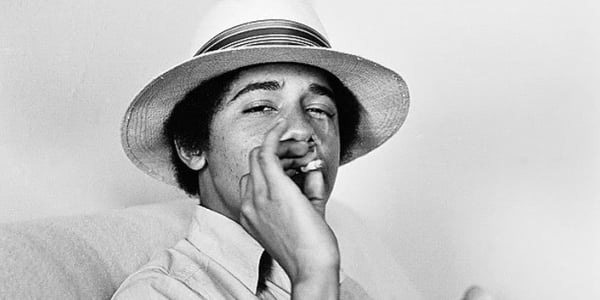 बराक ओबामा अपनी युवावस्था में धूम्रपान करते थे