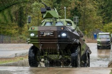 塞尔维亚展示新军事装备
