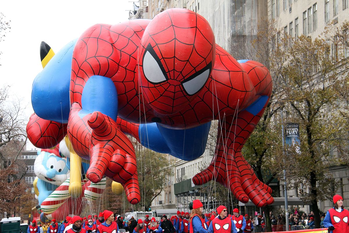 Le ballon Spider-Man lors du 88e défilé annuel de Thanksgiving de Macy