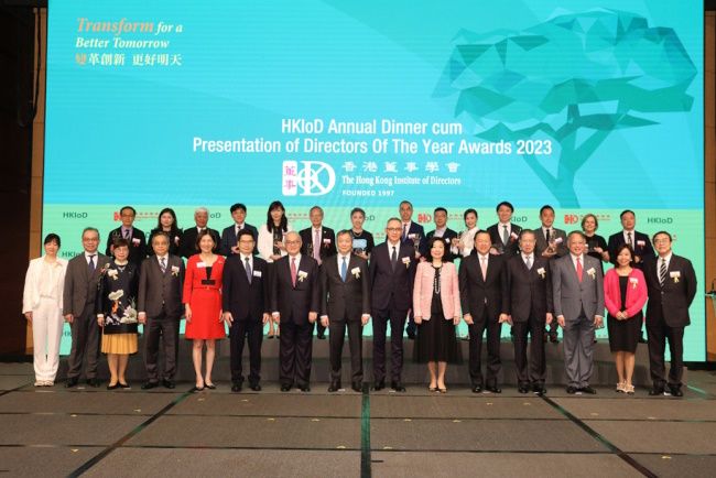 Das Hong Kong Institute of Directors gibt beim jährlichen Abendessen des Institutes die Gewinner der Directors of the Year Awards 2023 bekannt