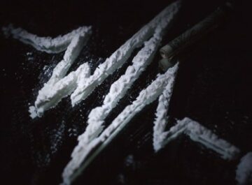 코카인을 합법화하려는 스텔스 운동이 견인력을 얻고 있습니다. 약점을 활용하여 인류의 호의를 얻고 있습니까?