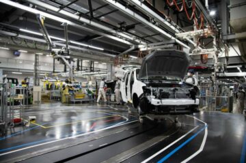 Toyota aumenterà la retribuzione dei lavoratori orari statunitensi dopo gli accordi UAW-Detroit