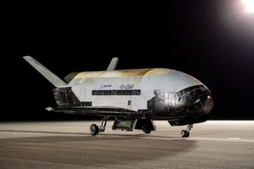 Amerikanska militärens X-37B mini-skyttel lanseras på SpaceX Falcon Heavy för första gången