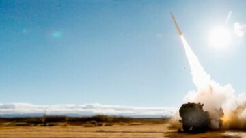 Il missile a lungo raggio dell'esercito americano completa il test a corto raggio