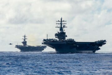 مغربی بحرالکاہل میں امریکہ، جاپان کی بحریہ کا طیارہ بردار بحری جہاز کا اجلاس