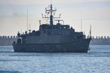 First Romanian ex-Royal Navy Sandown-class minehunter arrives in country