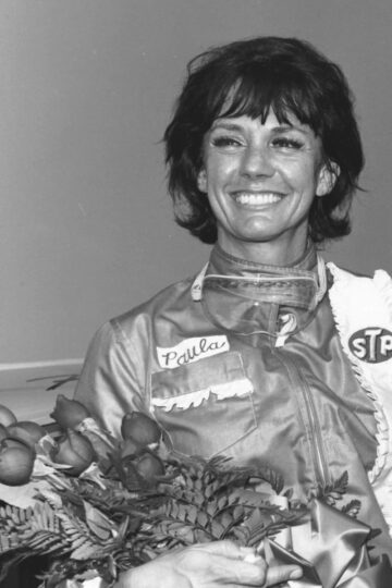 Hall of Fame drag racer Paula Murphy, first woman licensed to drive a Funny Car, dies at 95 - Autoblog
