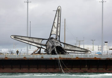具有历史意义的 SpaceX Falcon 9 助推器倾倒并失踪在海上