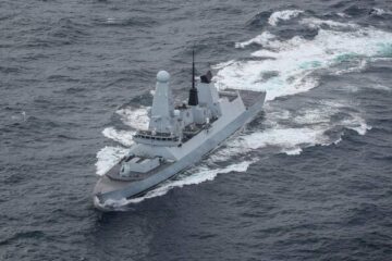 HMS Diamond slutter seg til ny internasjonal arbeidsgruppe for å beskytte skipsfarten i Rødehavet
