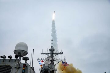 Marina certifică sistemul de luptă Aegis virtualizat pe primul său distrugător