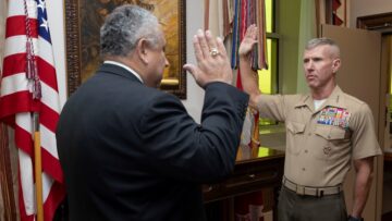 Nytt i 2024: Eric Smith planlegger å gå tilbake til jobben som øverste marineleder