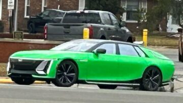 Cadillac Celestiq สีเขียวที่โลดโผนพบเห็นได้ที่ Woodward Avenue - Autoblog