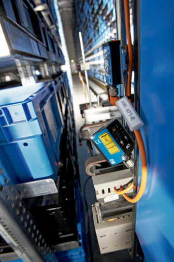 Smart Box Detection for Safe, Continuous Material Flow - Logistics