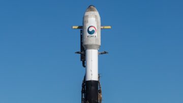 SpaceX lansira misijo delitve vožnje z južnokorejskim vohunskim satelitom, prvim irskim satelitom