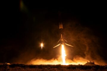 SpaceX skyter opp et amerikansk militært romfly på Falcon Heavy-rakett