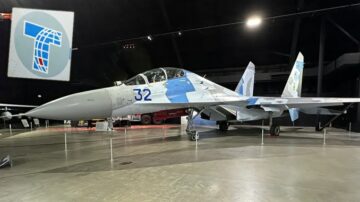 Su-27 Flanker exposé au musée de l'USAF, importé à l'origine pour être utilisé pour l'exploration pétrolière