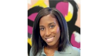Sucheta Kamath, fundadora e CEO da ExQ® for School, anuncia a adição de um novo membro à equipe, Courtnee Young, diretora de contas de parceria.