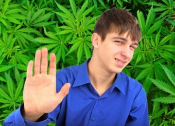 거의 40개 주가 합법적인 마리화나 프로그램을 갖고 있음에도 불구하고 십대들은 대마초를 더 많이 피우지 않는다고 미국 정부가 밝혔습니다