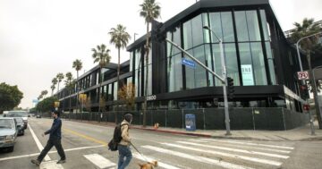 캘리포니아 대학교(University of California)가 이전 Westside Pavilion을 매입할 예정입니다.