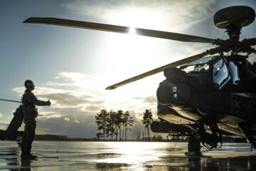 ارتش آمریکا ناوگان هلیکوپترهای بلک هاوک را اصلاح می کند