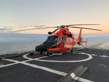US Coast Guards roll i Blue Pacific on the Rise