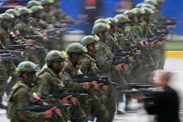 Venezuela järjestää sotilasharjoituksia rannoillaan rajakiistan keskellä
