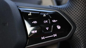 VW GTI 2025: los botones regresan pero la palanca de cambios se retira - Autoblog