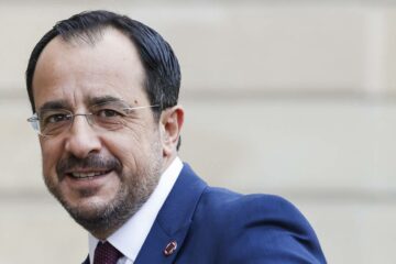 Presiden Siprus memilih menteri pertahanan baru, merombak Kabinet