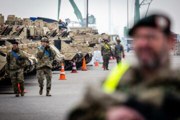 Châu Âu lập hành lang đẩy quân NATO về phía đông