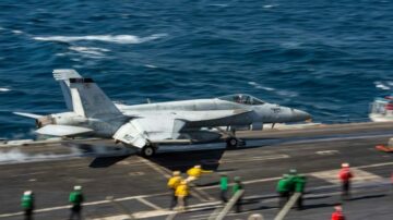 लाल सागर में हौथियों के हमलों का मुकाबला करने के लिए F/A-18s जारी है