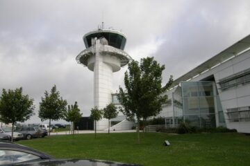 Un rayo cae sobre la torre de control de Brest: todos los vuelos cancelados hasta el martes