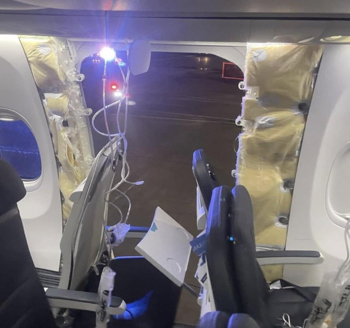 الاسکا بوئنگ 737 MAX 9 پر ونڈو اور فیوزیلج پینل کے کھو جانے کے بعد بہت سے ردعمل: بوئنگ تعاون کرے، FAA نے گراؤنڈ کرنے کا حکم دیا، وکلاء کی مداخلت،...
