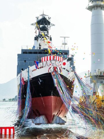 Mitsubishi Shipbuilding holder dåb og søsætningsceremoni i Shimonoseki til bjærgningsslæbebåd "Koyo Maru" bygget til Nippon-bjærgning
