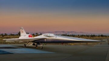 Nasino tiho nadzvočno letalo X-59 se je pojavilo v tovarni Lockheed Martin's Skunk Works