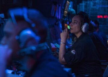 Marinha testa como aliviar navios de guerra de grupos de ataque de porta-aviões na estação