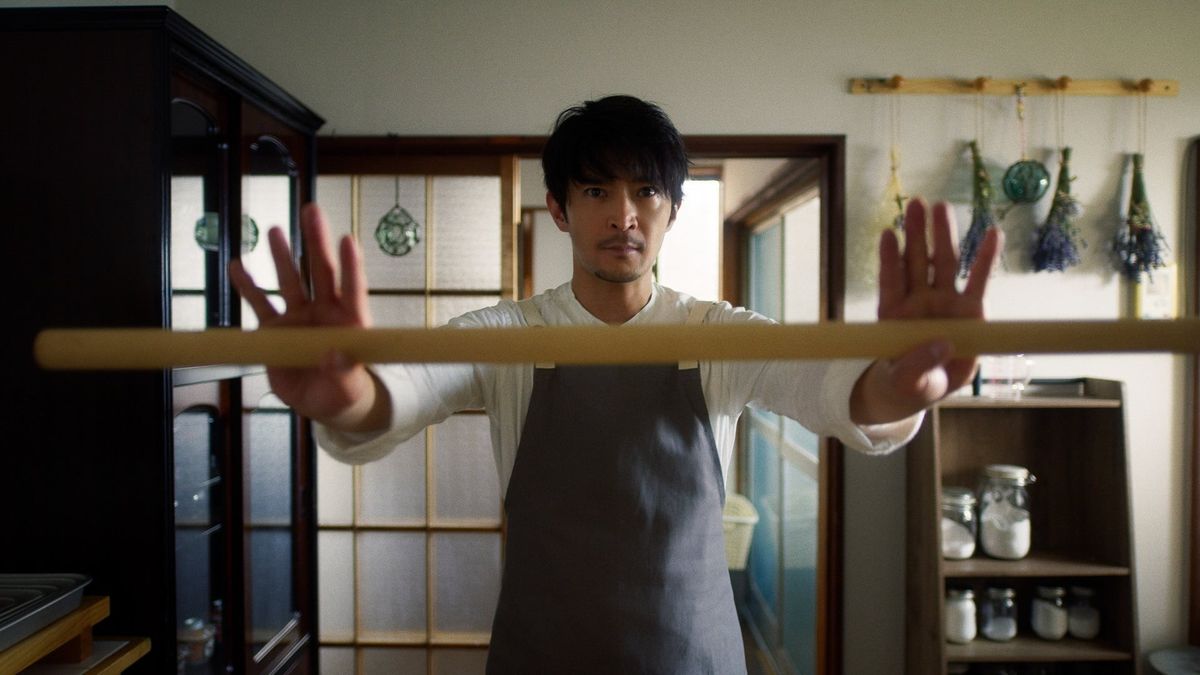 Kenjirô Tsuda elokuvassa Kotimiehen kekseliäisyys.