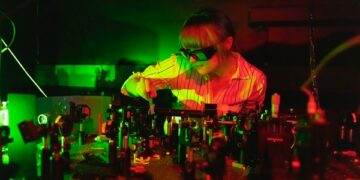 Noul protocol transmite informații cuantice în stări complexe de lumină – Physics World