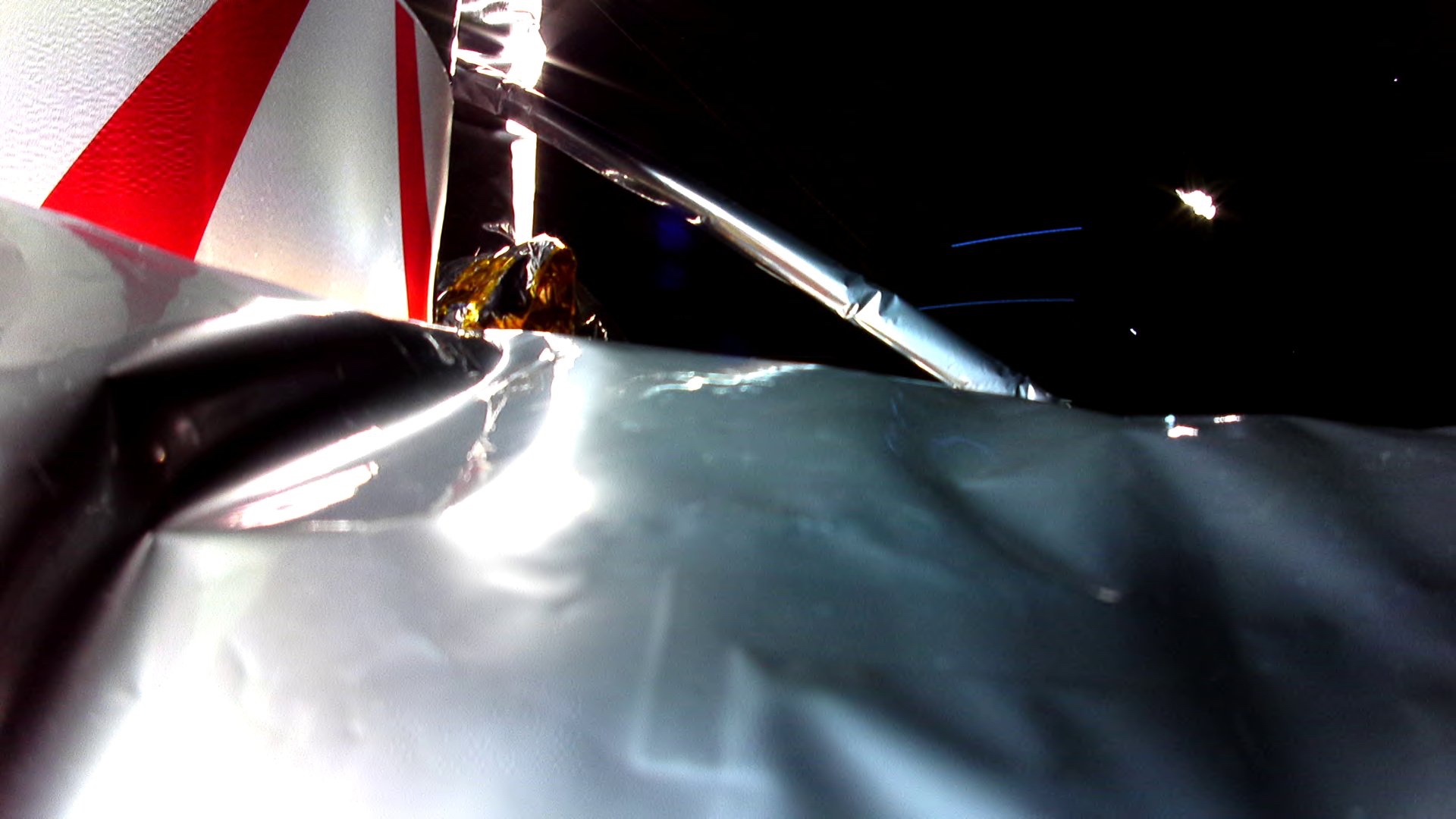 Лунный посадочный модуль Peregrine на траектории входа в атмосферу Земли