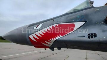 Hersteld Oekraïens MiG-29 Fulcrum met AGM-88 raketten nu met 'Shark Mouth'