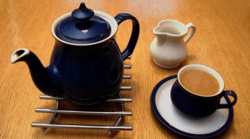 紅茶の錬金術: 醸造は優雅か冒涜か?