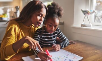 Ha a szülők elkötelezettsége alacsony, a tanároknak kapcsolatot kell teremteniük az iskolák és a családok között - EdSurge News