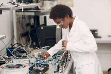 Por que precisamos que a comunidade da física desempenhe um papel maior no apoio aos estudantes negros de física – Physics World