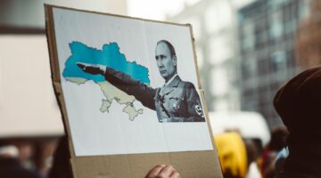 290 Kelompok Masyarakat Sipil Mendesak UE dan G7 Berhenti Mendanai Militerisasi Rusia - CleanTechnica