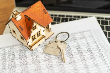 7-odstotne obrestne mere so močno prizadele tedensko povpraševanje po hipotekarnih posojilih