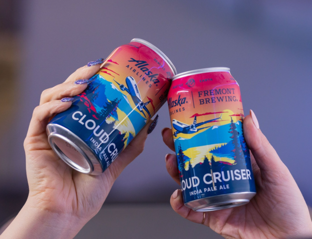 Alaska Airlines lisää laadukkaiden juomien valikoimaan yksinomaan valmistettua olutta ainutlaatuisessa purkissa